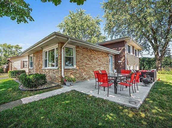 3rd image of 16741 Oconto Ave