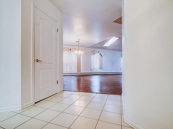 4th image of 52 Narberth Way