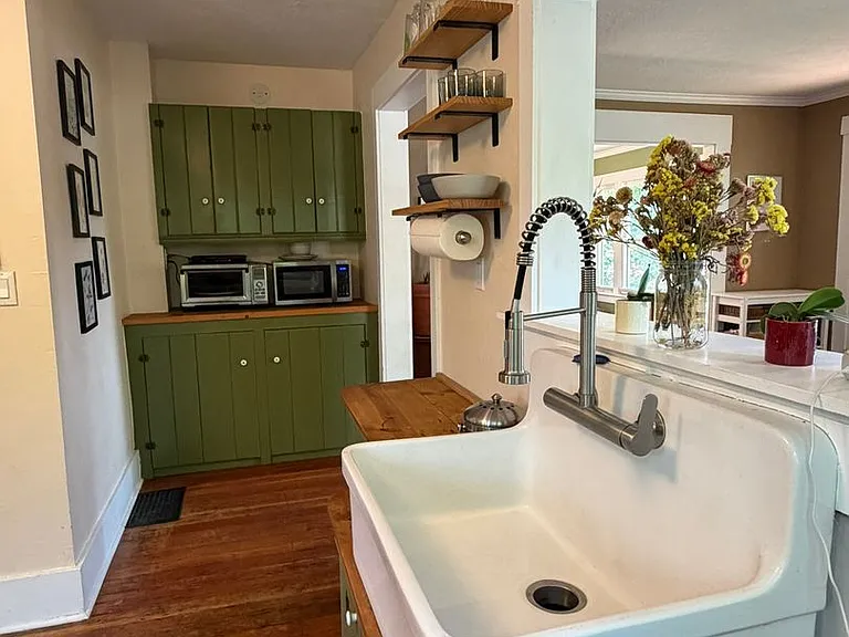 1424 W Franklin St — Photo 15
