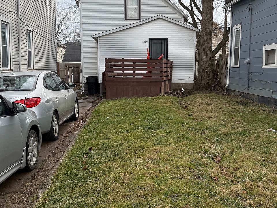 1st image of 3049 W 105th St