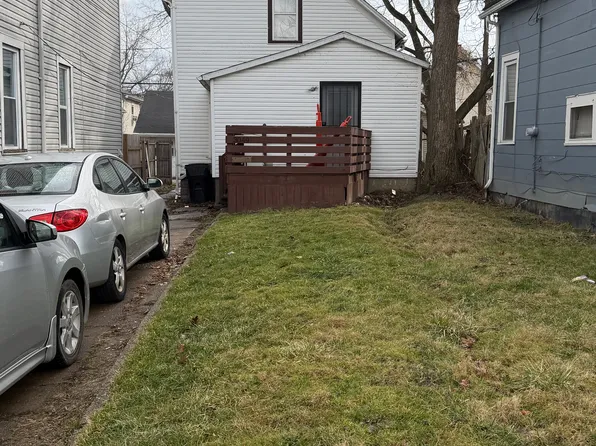 3049 W 105th St, Cleveland, OH 44111