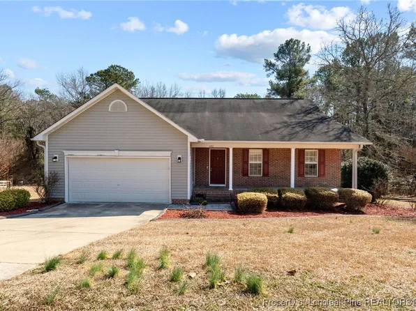 140 Cobblestone Dr, Spring Lake, NC 28390