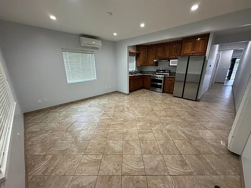 634 W 48th St #634 Photo 1