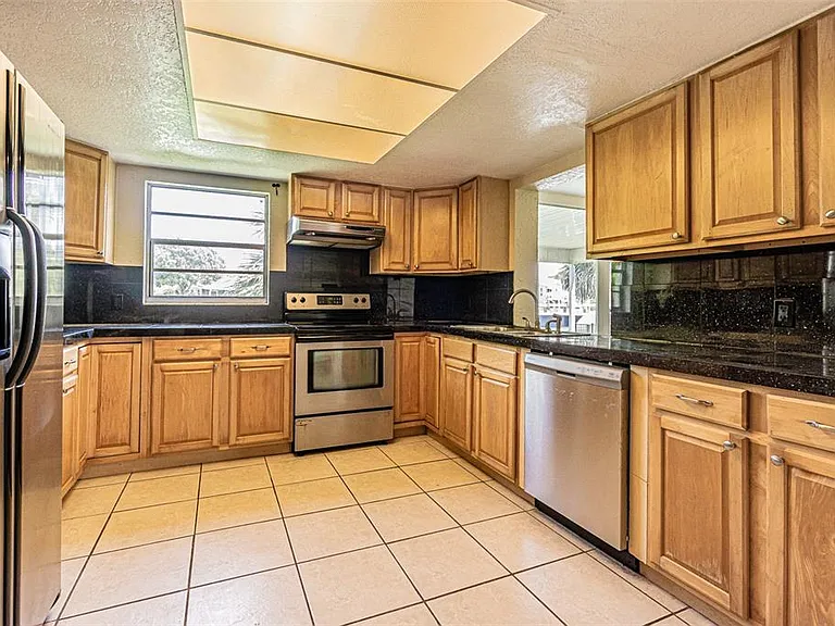 4149 Floramar Ter — Photo 11