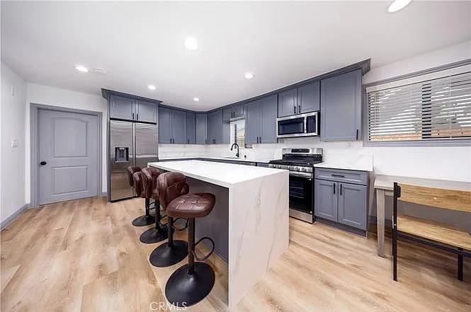 560 Coleman Ave #560