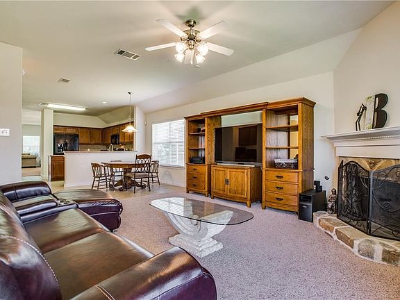 4th image of 1104 Villa Paloma Blvd