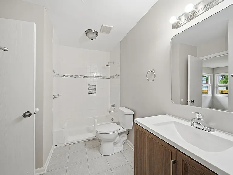 531 Wallace St — Photo 17