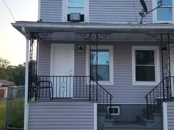 18 Main St, Middleport, PA 17953