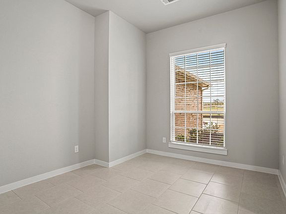 4th image of 169 Dina Ln