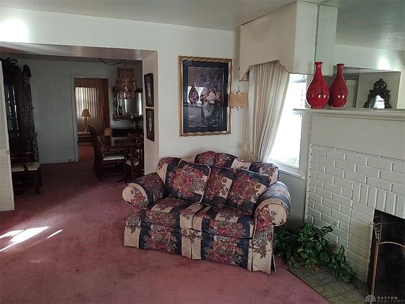 3rd image of 1527 Princeton Dr