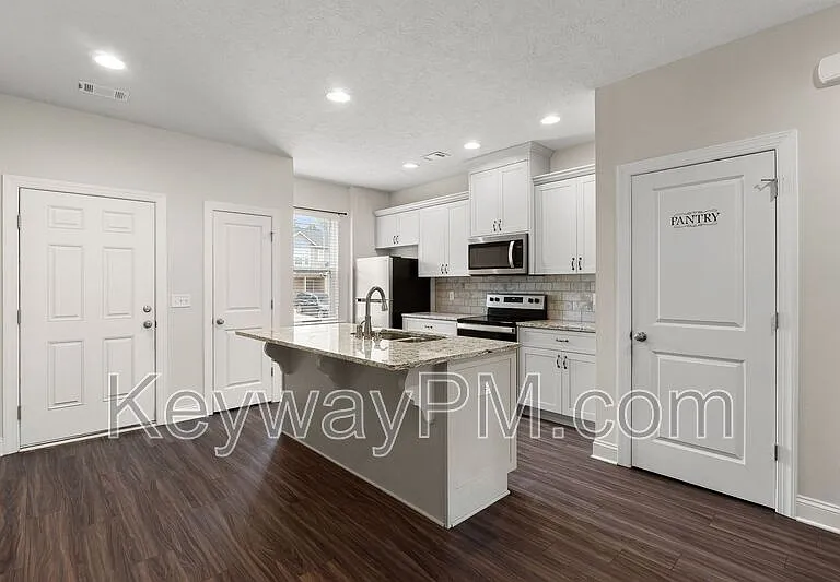 1913 Butternut Dr — Photo 6