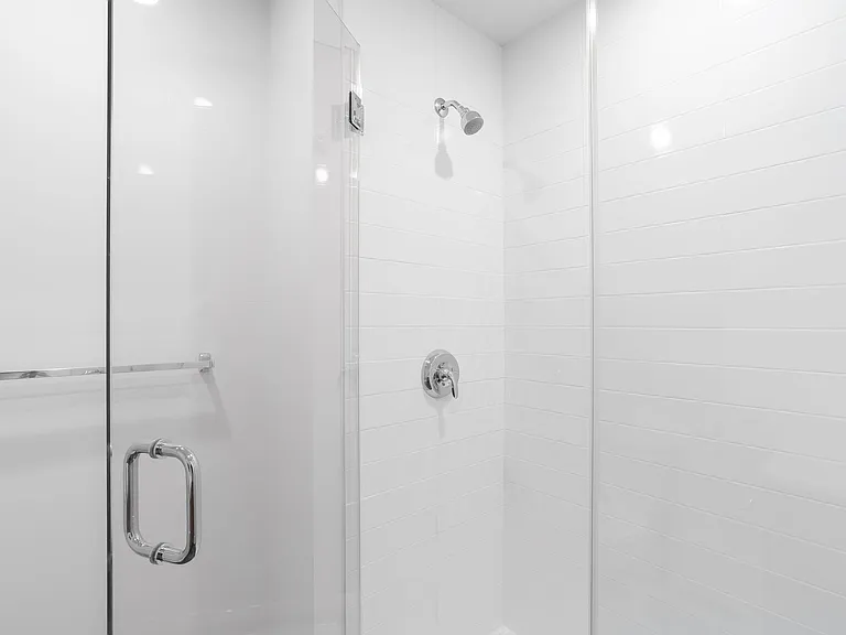 Graduate Pointe — Photo 15