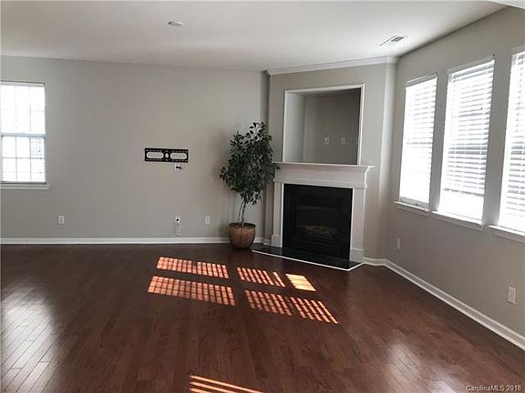 5th image of 10410 Alvarado Way