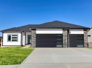 2944 NE Brentwood Cir, Grimes, IA 50111