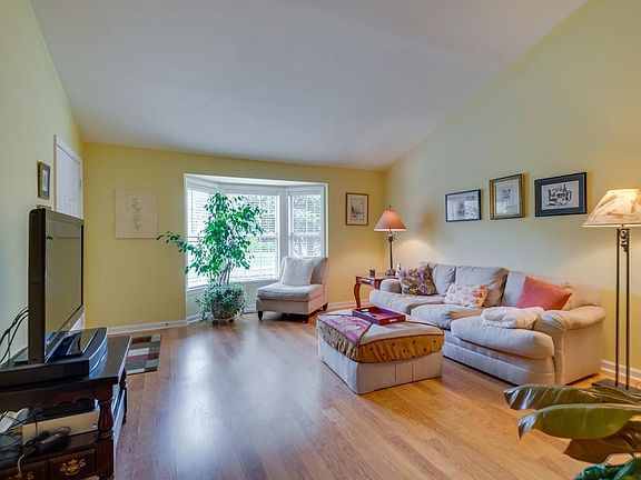 4th image of 107 Pepper Ridge Cir