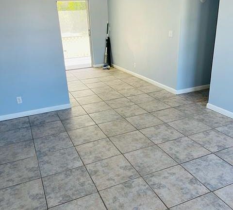 4th image of 9122 SE Parkway Dr