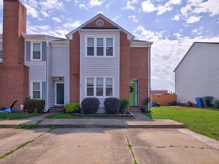 750 Glenshire Dr — Photo 1