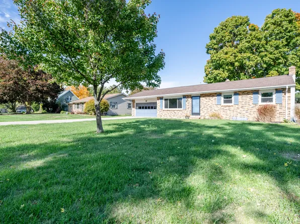 1011 Lausman Dr, Saint Joseph, MI 49085