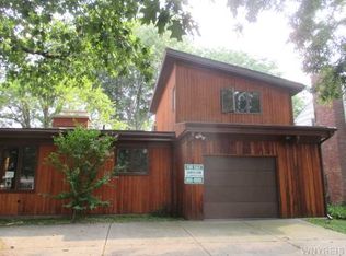178 Cadman Dr, Amherst, NY 14221
