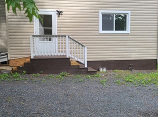 18402 Cedar Dr, Triangle, VA 22172