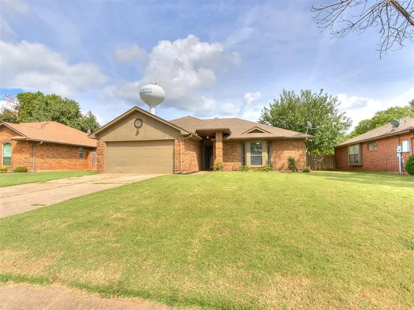 1108 Earl A Rodkey Dr, Edmond, OK 73003