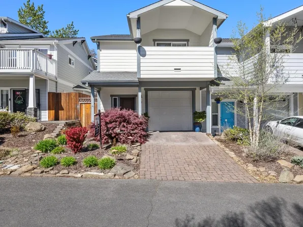 111 McCully Ln, Jacksonville, OR 97530