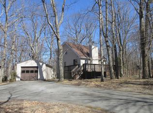 509 Maple Ridge Dr, Lords Valley, PA 18428