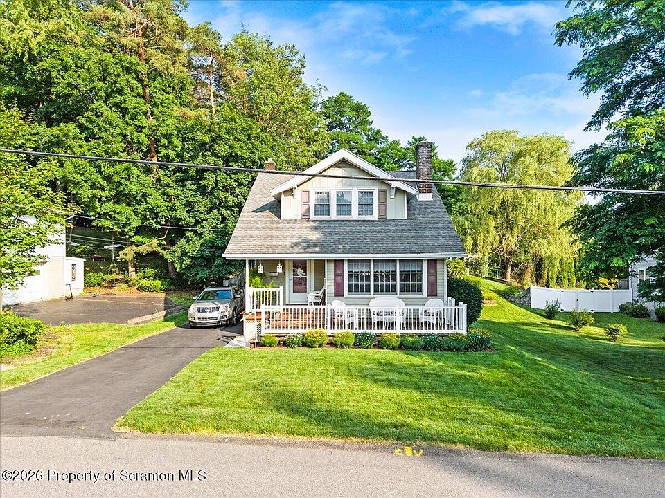 1st image of 214 Lansdowne Ave