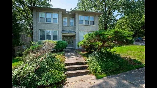822 N Spruce St — Photo 1