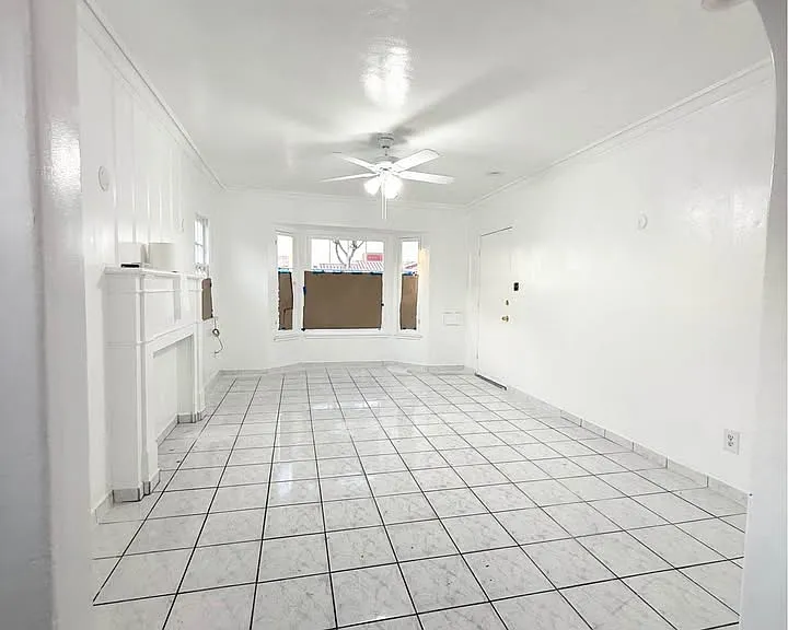 2444 Iowa Ave — Photo 19