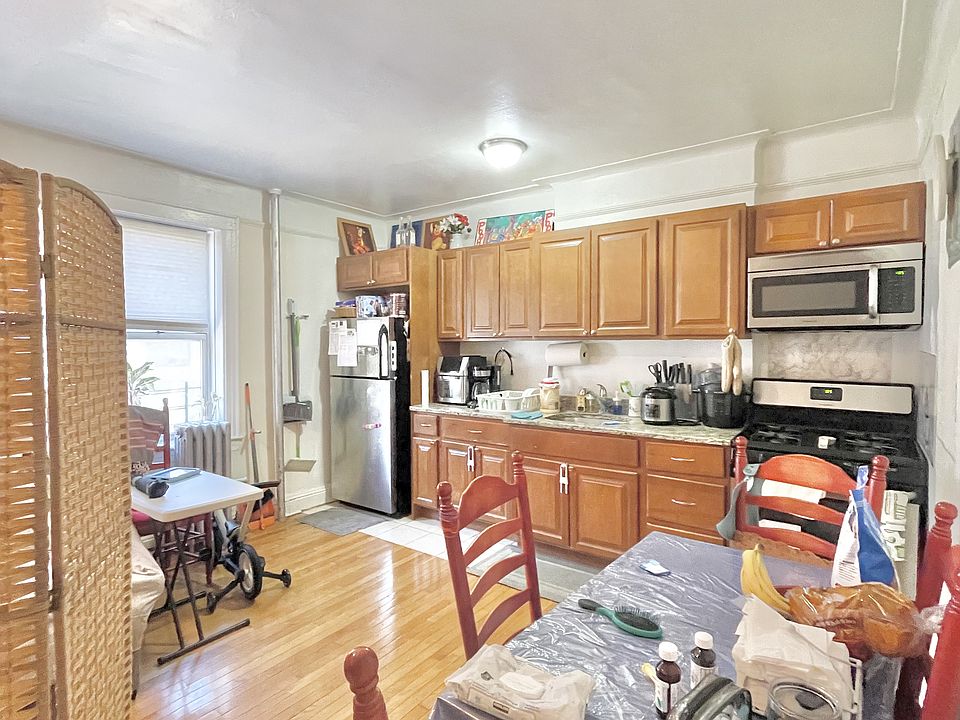 1st image of 3911 62nd St APT 2