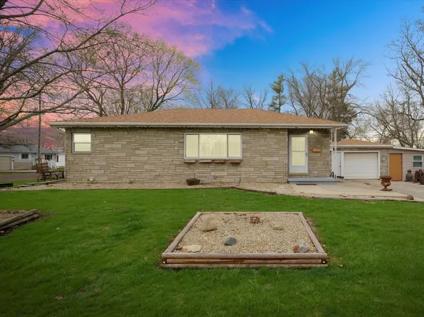 126 Maple St, Gibson City, IL 60936