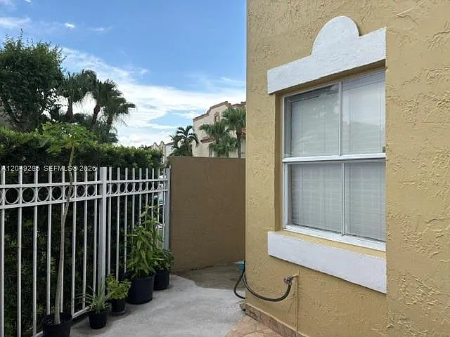 Gables I Townhomes Condo — Photo 3