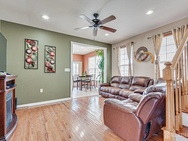 300 Morning Glory Dr — Photo 9