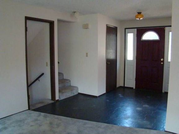 Front Entry-Room