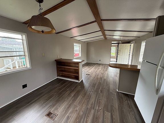 3rd image of 1003 W 3rd St Trailer 3