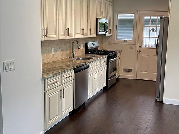 3rd image of 5 Fruitwood Lane