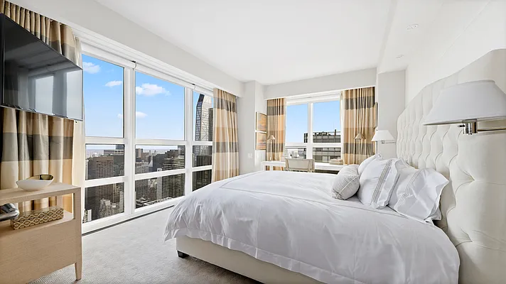 Sold by Compass | media 10