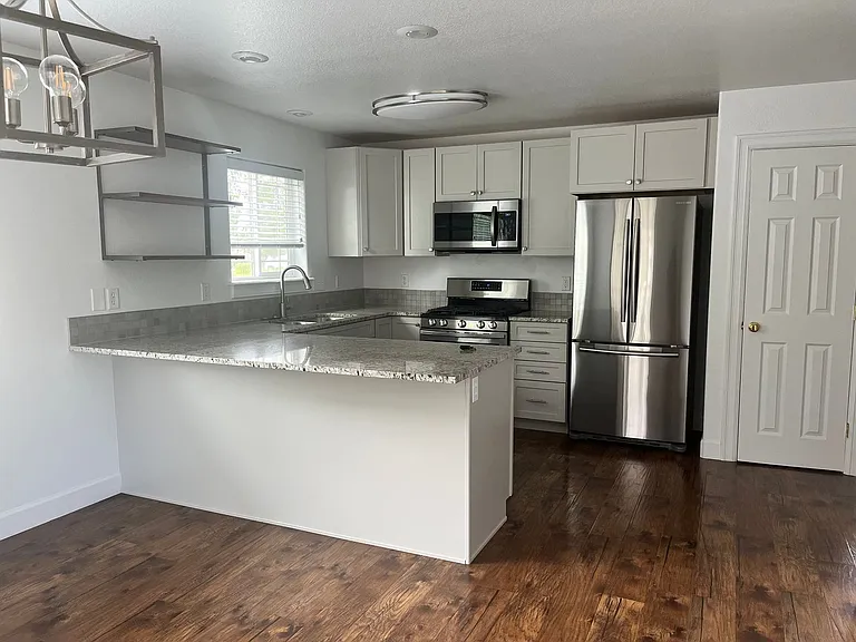 100 Stonegate Dr — Photo 5
