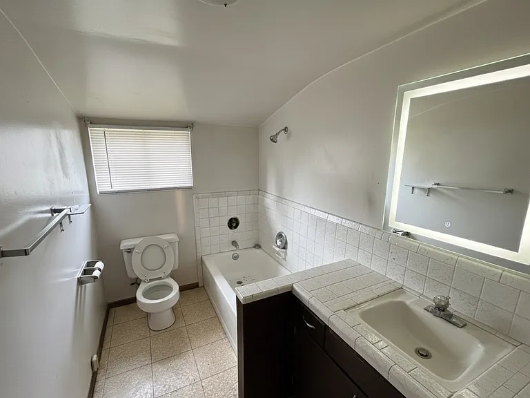 2432 Jensen Ave — Photo 5