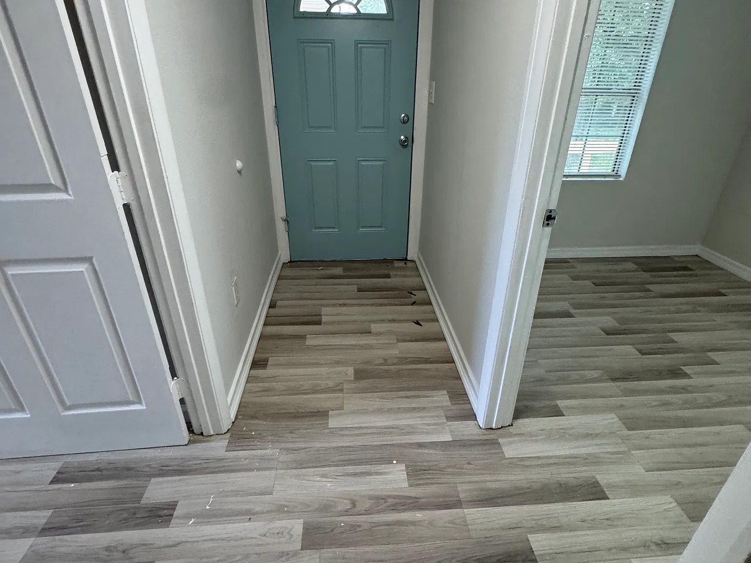 3 bed, 922 sqft, $2,100 — Photo 1