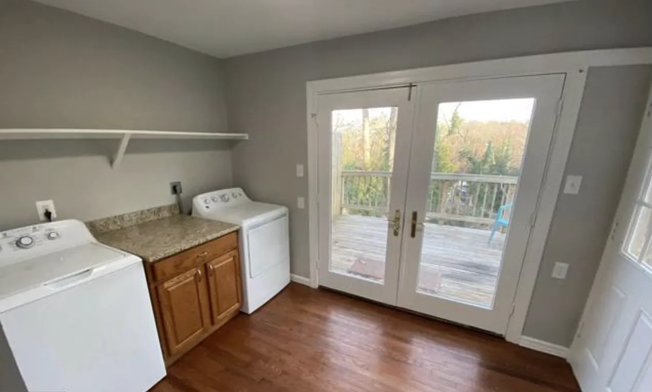 3 bed, 1.5 bath, 1220 sqft, $2,450 — Photo 3