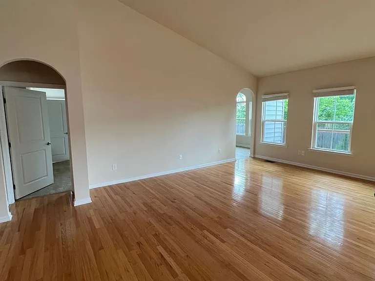 965 Eagle Pl N — Photo 17