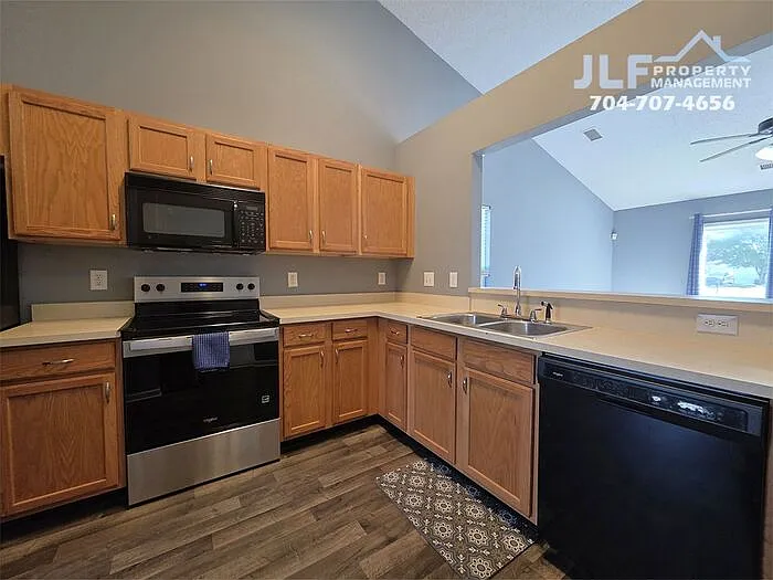 8417 Appledale Dr — Photo 5