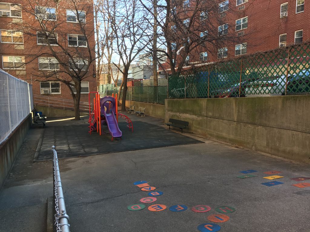 2 Bed 1 Bath Property, New York • 900 Sq Ft