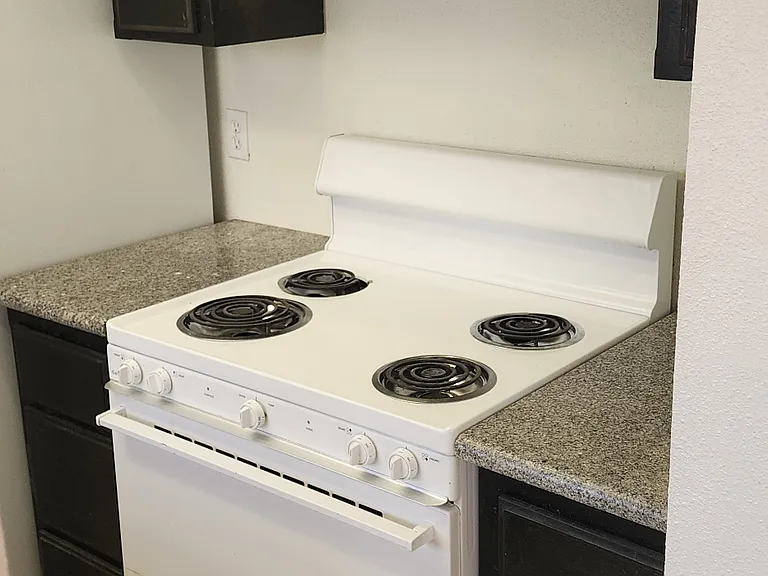 Elm Tree Estates Apartments — Photo 8