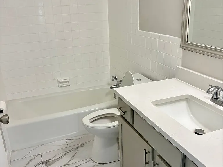 The Regency Apartments — Photo 109