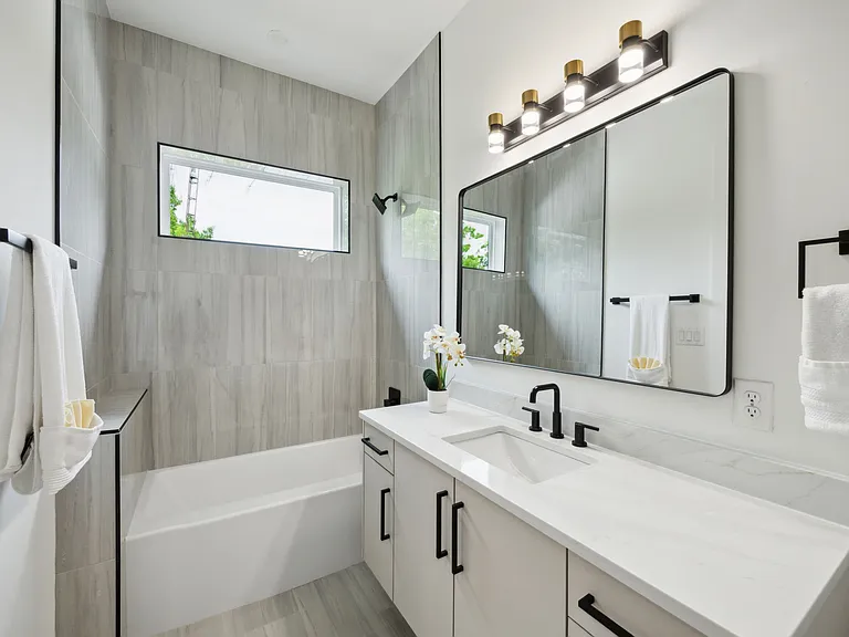 3815 Hawick Ln — Photo 35