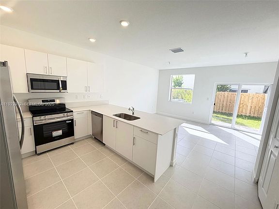 4th image of 2620-2620 SE 27th Dr
