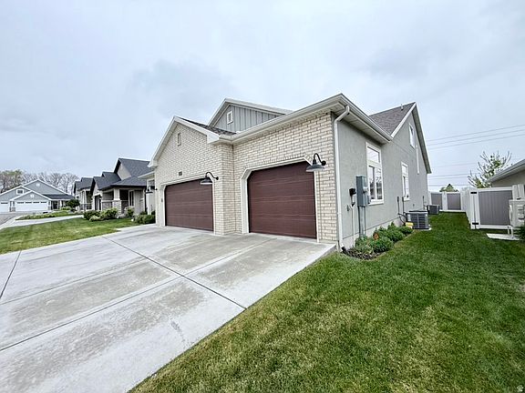3rd image of 1449 N Cobblewood Ct